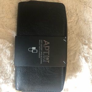 NWT Apt. 9 wallet with bonus charger